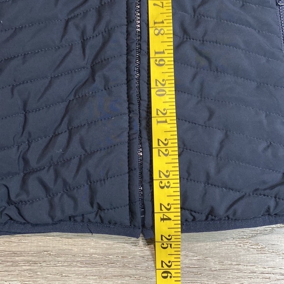 T BY TALBOTS WOMEN’S NAVY BLUE CHEVRON PUFFER VEST SMALL - Picture 7 of 8